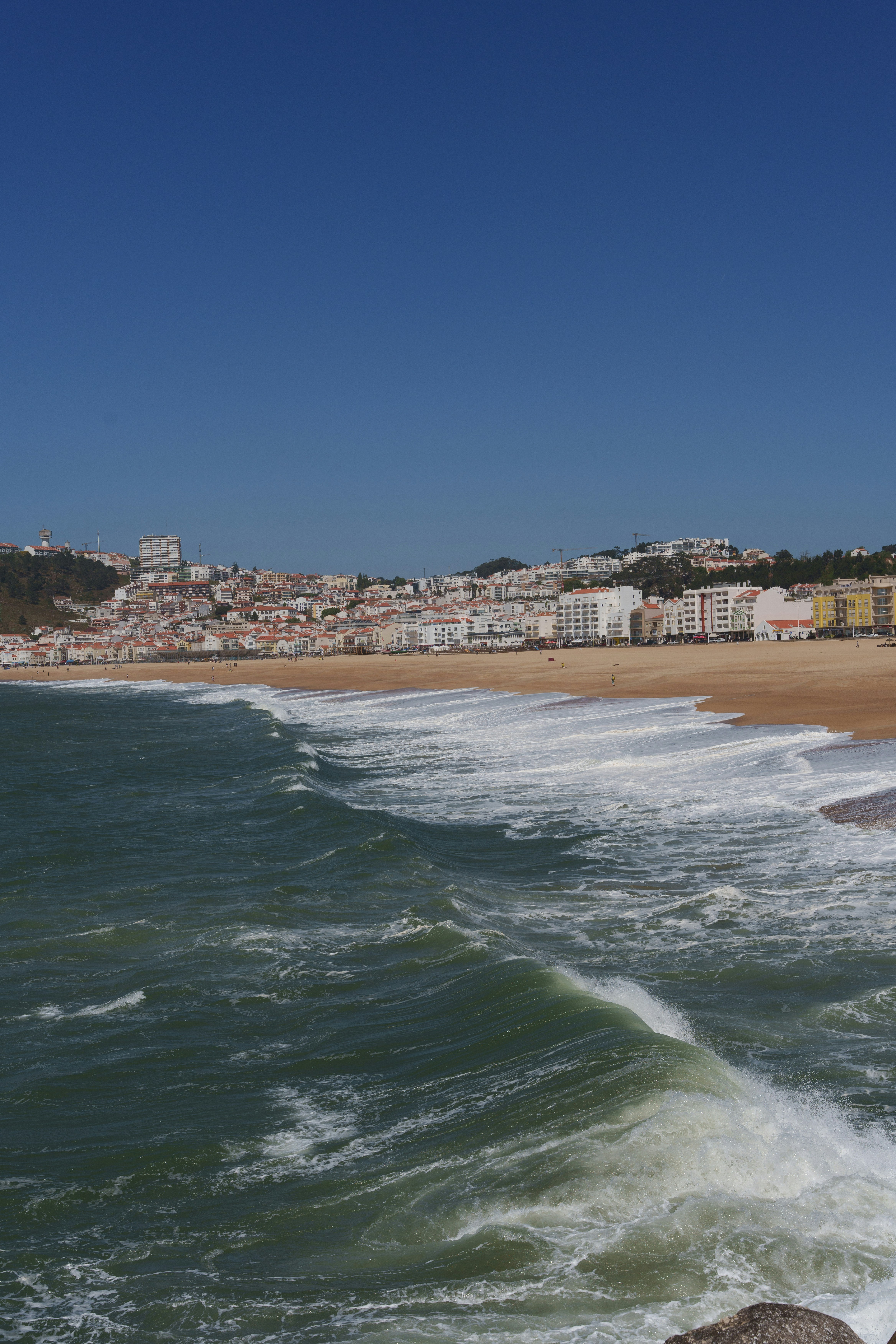 Nazaré & Óbidos: Ondas Gigantes e Charme Medieval 3